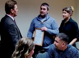 В Саяногорске две семьи получили жилищные сертификаты