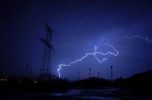 В Хакасии удары молний расщепили опоры ЛЭП и оставили без света несколько населенных пунктов