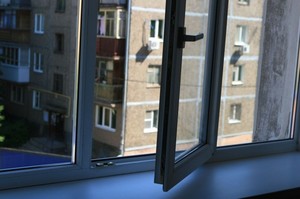Чудом уцелел после падения с пятого этажа мальчик в Хакасии